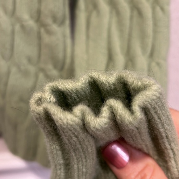 GAP Vintage Green Wool cable knit sweater size medium - Picture 6 of 11